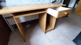 Mesa de ordenador de madera