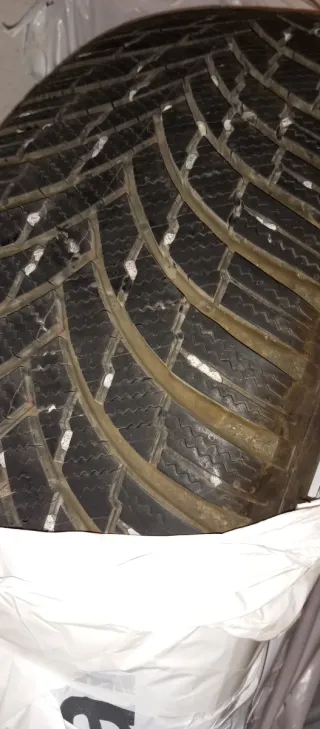 Neumáticos Invierno Firestone 215/50 R18