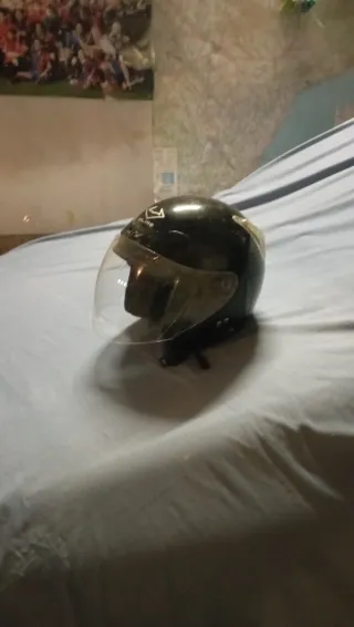 Casco de moto con visera