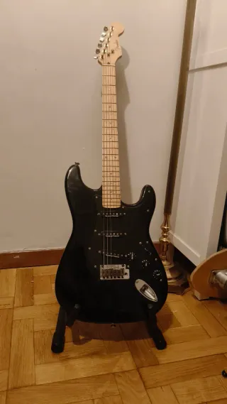 Fender Lite Ash Stratocaster Negra