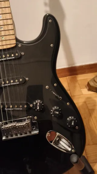 Fender Lite Ash Stratocaster Negra