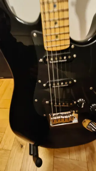 Fender Lite Ash Stratocaster Negra