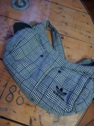 Bolso Adidas Cuadros Gris
