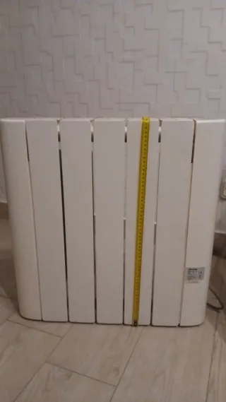 Radiador blanco metal y plástico