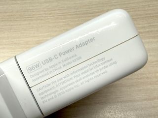 Cargador Apple 96W y cable MagSafe