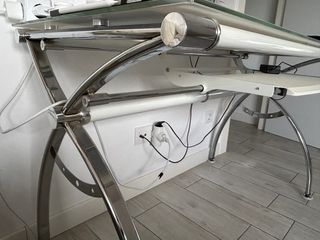 Scrivania in vetro e metallo