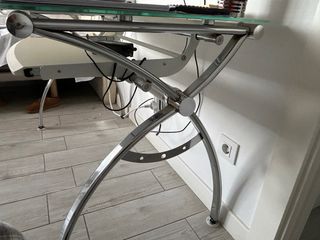 Scrivania in vetro e metallo