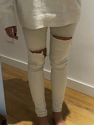 Pantalones pitillo Mango rotos