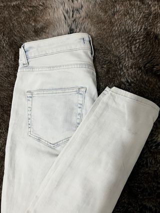 Pantalones pitillo Mango rotos