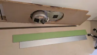 Muebles de cocina verdes y plateados