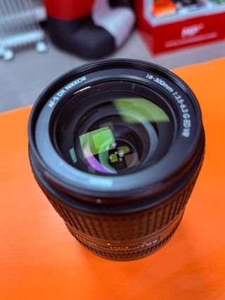 Objetivo Nikon DX 18-300mm