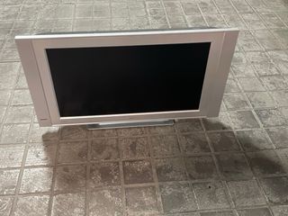 Televisor Philips Plata y Negro.