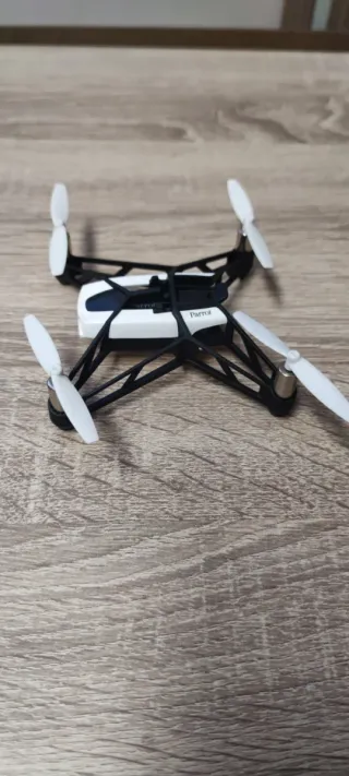 Parrot Minidrones Rolling Spider Drone blanco.