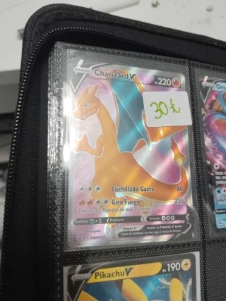 Carta Pokémon Charizard V 220 HP