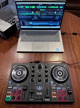 Mesa DJ Hercules DJControl Impulse 200 + USB music