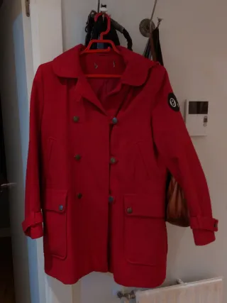 Abrigo rojo doble botonadura