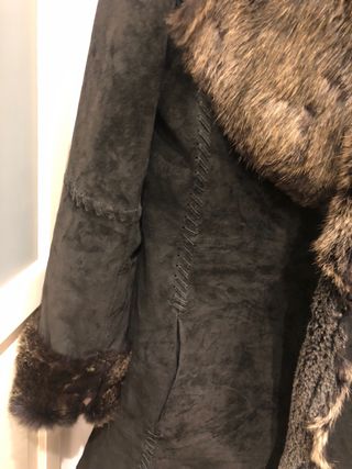 Chaquetón piel ante negro cuello conejo, borrego