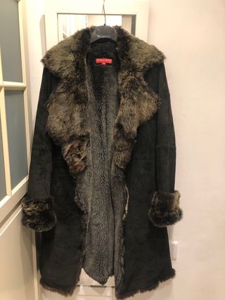 Chaquetón piel ante negro cuello conejo, borrego