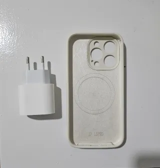 Funda iPhone 15 PRO + Adaptador USB
