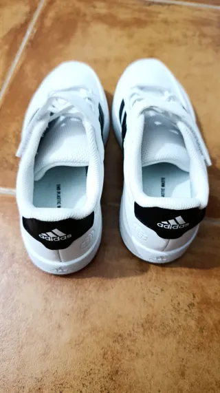 Zapatillas Adidas niño talla 30