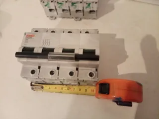 Automático 4 polos 80A/100A