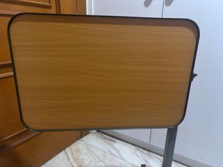 Mesa plegable auxiliar con ruedas (ortopedia)