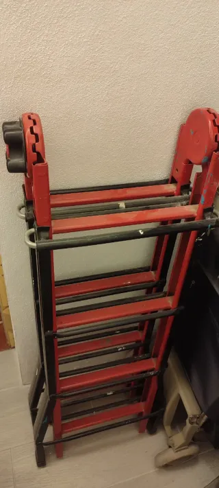 Escaleras plegables Coamer rojas