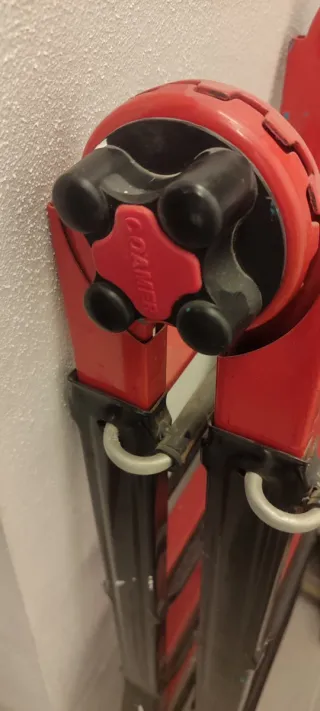 Escaleras plegables Coamer rojas