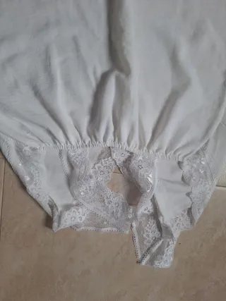 Lencera blanca con puntilla