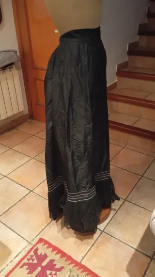 Falda antigua siglo XIX.