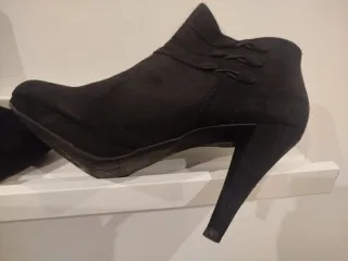 Botines negros tacón talla 41 grande o 42