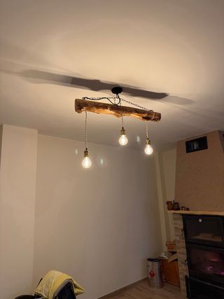 lámpara de madera de enebro
