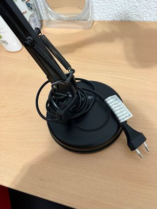 Lámpara de escritorio negra ajustable