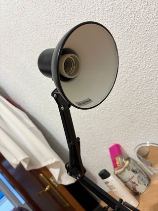 Lámpara de escritorio negra ajustable