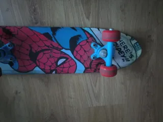 Monopatín Spiderman Marvel