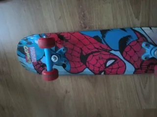 Monopatín Spiderman Marvel