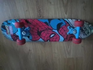 Monopatín Spiderman Marvel