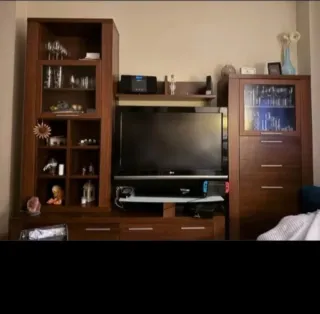 Mueble de salón madera y cristal