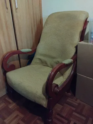 Butaca de tela y madera