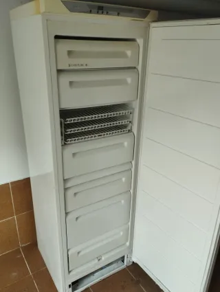 Congelatore Verticale Bianco