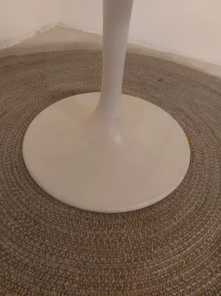 Mesa redonda de cocina blanca