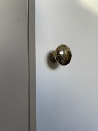 Armario pequeño blanco de madera