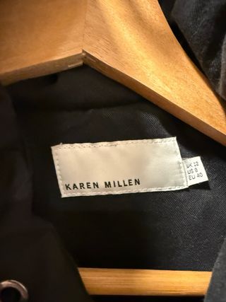 Abrigo de plumas Karen Millen negro