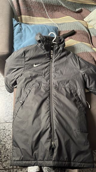 Chaqueta larga Nike negra