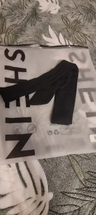 Vestido asimétrico con abertura