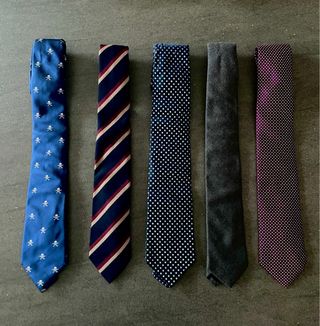Lote de corbatas de diferentes marcas