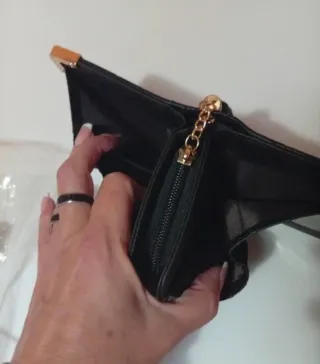 Cartera monedero negra con detalle