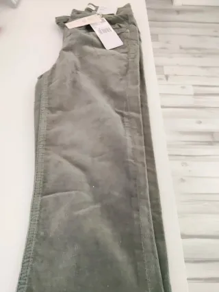 Pantalón pana Mango verde oliva Talla XS/32