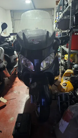 Suzuki Burgman 650 - ITV hasta Junio 2027