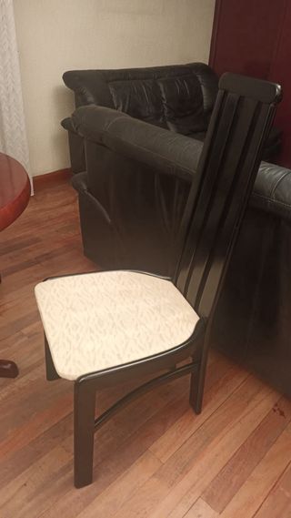 Mesa redonda y 4 sillas